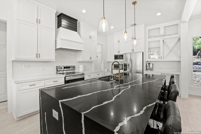 1101 Persimmon Pass, House other with 3 bedrooms, 2 bathrooms and null parking in Fischer TX | Image 12