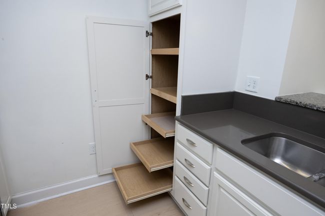 23PantryCabinet | Image 22