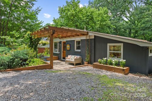 207 S Oconeechee Ave, Black Mountain, NC, 28711-2834 | Card Image