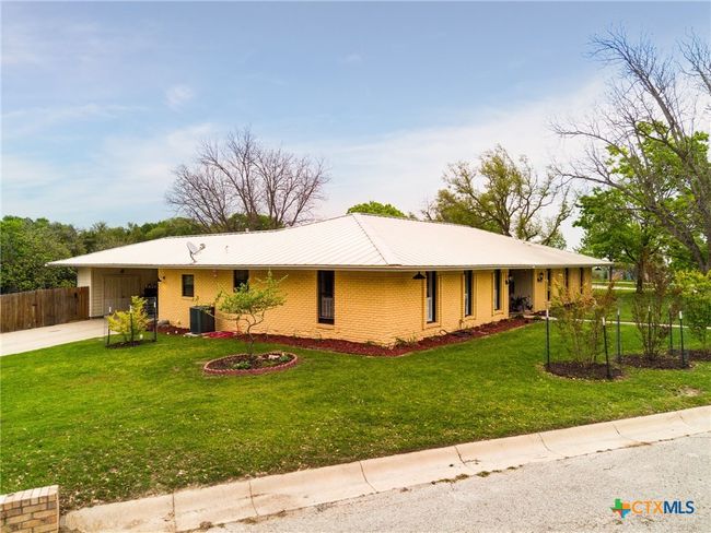 Side yard | Image 40