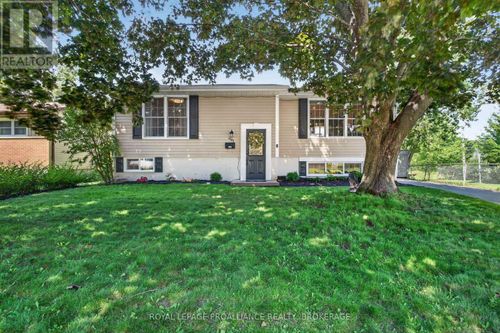 691 Aylmer Cres, Kingston, ON, K7M6L7 | Card Image