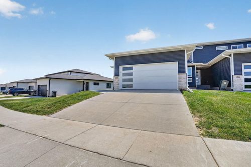 1204 Loren Dr, Cedar Falls, IA, 50613-8196 | Card Image