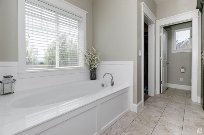 Full bath featuring a garden tub | Image 44