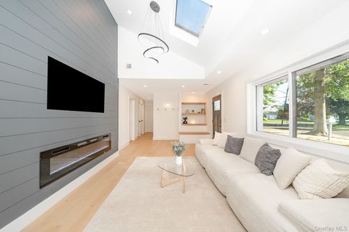 5 Huron Ave, Massapequa, NY, 11758-7529 | Card Image