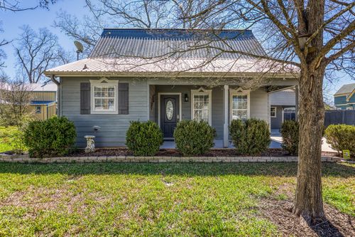 210 W Bell St, Fayetteville, TX, 78940-5572 | Card Image