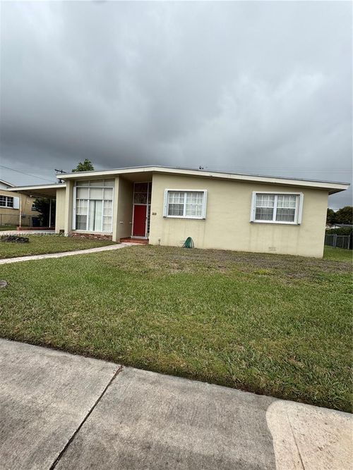 8431 Sw 27th Ter, Miami, FL, 33155-2307 | Card Image