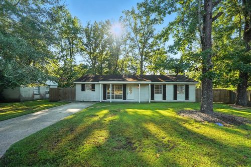 307 S Steele Ave, Picayune, MS, 39466-5359 | Card Image