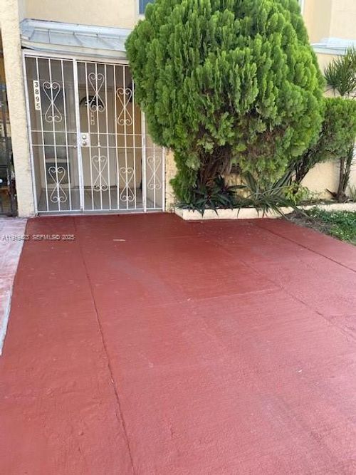 7-3895 W 11th Ave, Hialeah, FL, 33012-4192 | Card Image