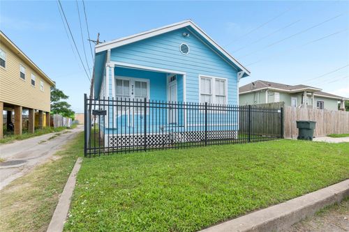 714 44th St, Galveston, TX, 77550-1115 | Card Image