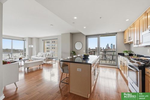 5306-3201 Dodge Ct, Omaha, NE, 68131-2624 | Card Image