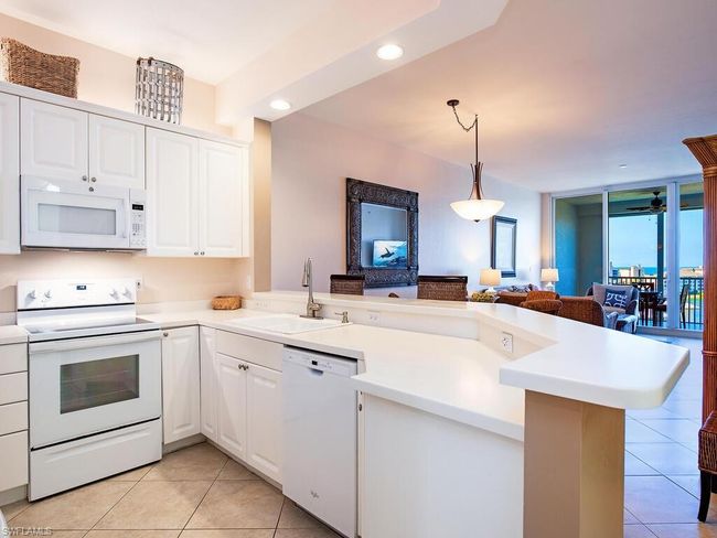 APT-806 - 400 Flagship Dr, Condo with 3 bedrooms, 3 bathrooms and 1 parking in NAPLES FL | Image 5