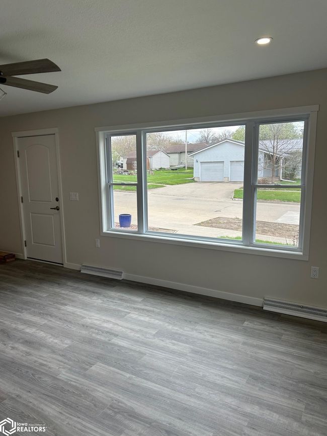 906 4 Th St, Home with 4 bedrooms, 2 bathrooms and 6 parking in Victor IA | Image 5