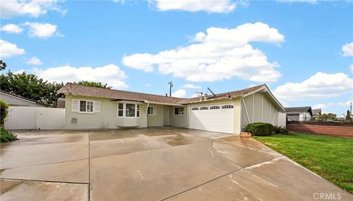 7961 La Corona Way, Buena Park, CA, 90620-2301 | Card Image