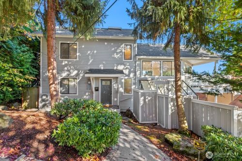 2406 E Prospect St, Seattle, WA, 98112-3622 | Card Image
