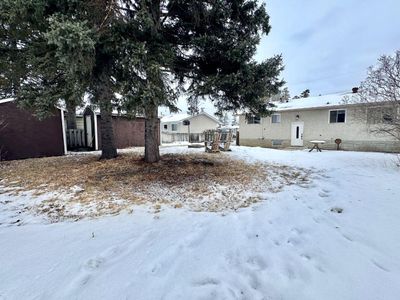 31 Sandy Dr, House detached with 5 bedrooms, 2 bathrooms and 3 parking in Whitecourt AB | Image 3