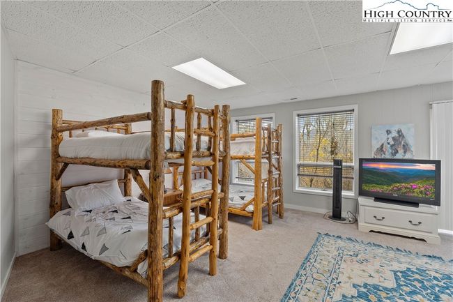 126 Rock Ledge Ln, House other with 5 bedrooms, 5 bathrooms and null parking in Sugar Mountain NC | Image 16