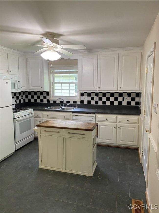 12301 Pomfret Ct, House other with 3 bedrooms, 2 bathrooms and null parking in Midlothian VA | Image 5