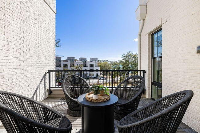 Porch | Image 21