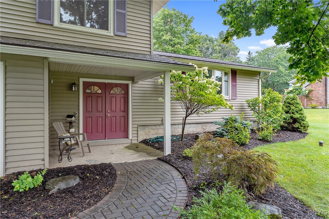 Majors Dr, Syracuse, NY 13215
