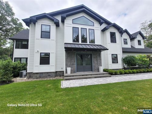 258 County Rd, Demarest, NJ, 07627-1621 | Card Image
