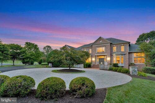 731 Strawfield Ln, GREAT FALLS, VA, 22066-2737 | Card Image