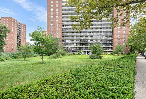 2b-97-37 63rd Rd, Rego Park, NY, 11374-1643 | Card Image