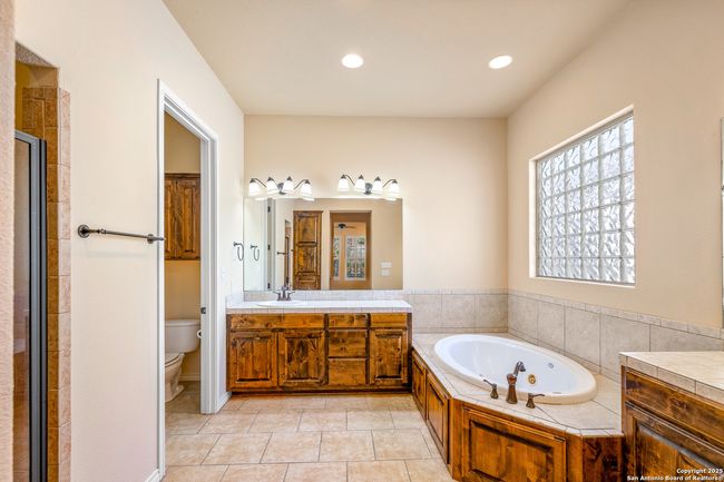 2789 Indian Wells Dr, House other with 3 bedrooms, 4 bathrooms and null parking in Kerrville TX | Image 12