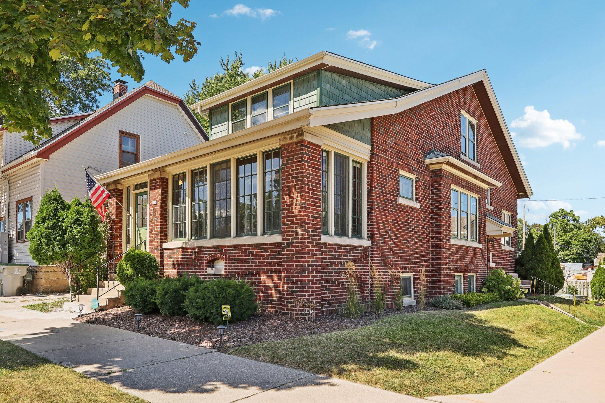 Howard Ave, Milwaukee, WI 53207
