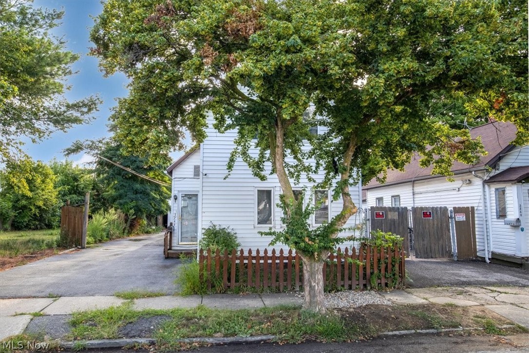 31st St, Cleveland, OH 44109