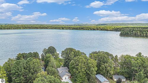 4911 Lakeview Dr, Interlochen, MI, 49643-9595 | Card Image