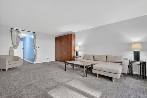 2k-25 Franklin Ave, White Plains, NY, 10601-3822 | Card Image