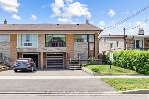 7 Daystrom Dr, North York, ON, M9M2A8 | Card Image