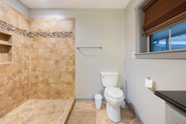 17042 State Highway 21 E, Home with 7 bedrooms, 9 bathrooms and 3 parking in Grapeland TX | Image 17