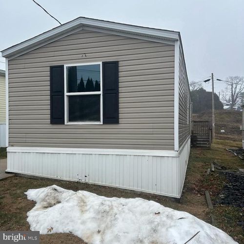 3 Pleasant Hill Ave, Akron, PA, 17501-1463 | Card Image