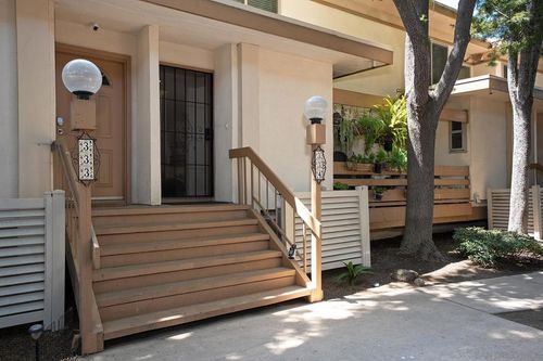334-4062 Valeta St, San Diego, CA, 92110-5820 | Card Image