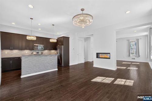 60 Roosevelt Dr, Wood Ridge, NJ, 07075-2501 | Card Image