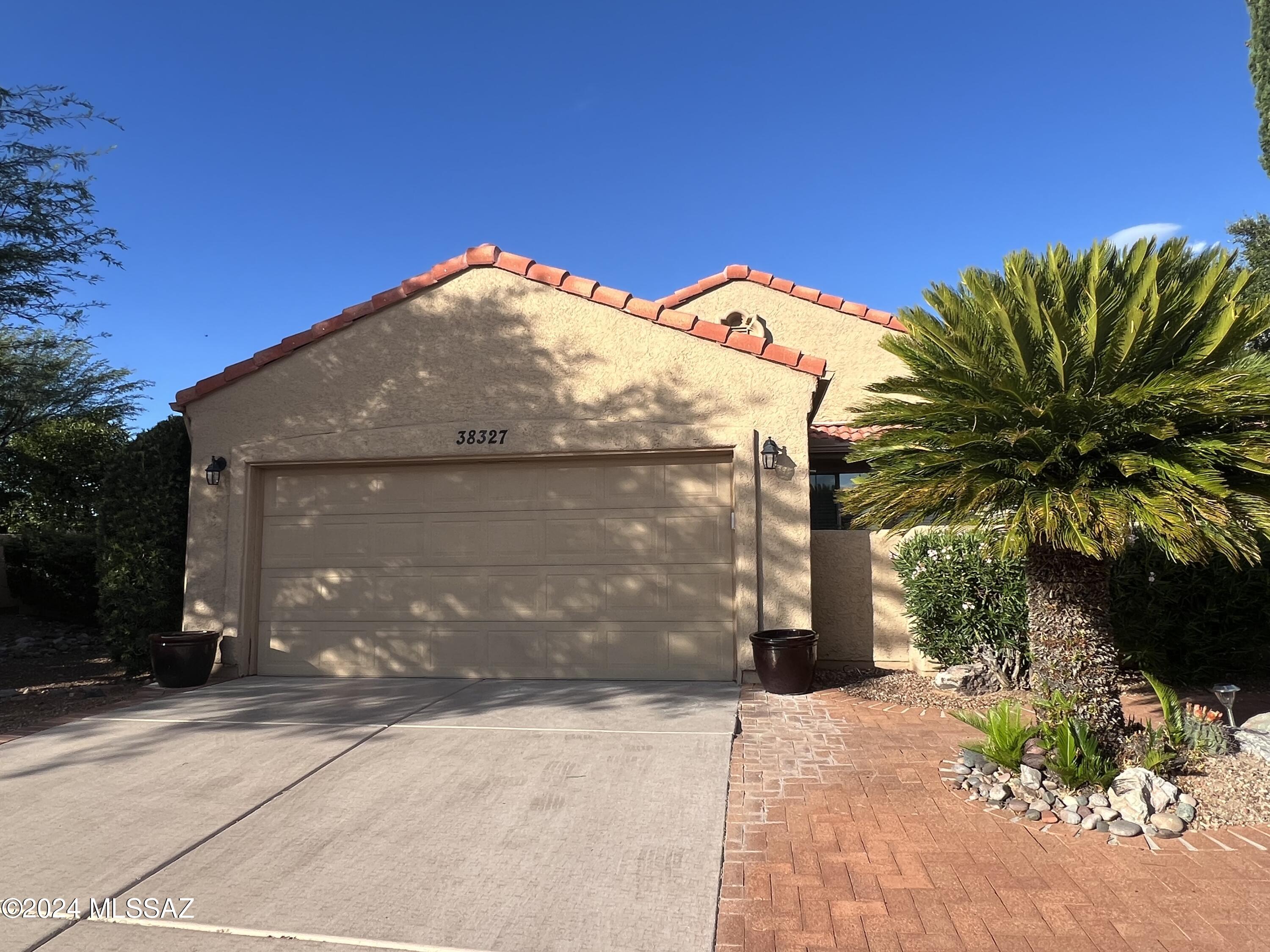 Samaniego Dr, Tucson, AZ 85739