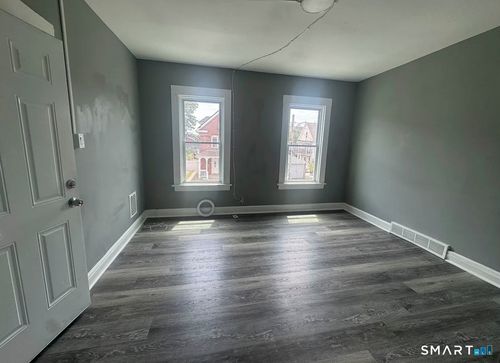 2-473 Putnam St, Bridgeport, CT, 06608-1233 | Card Image