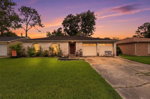16910 David Glen Dr, Friendswood, TX, 77546-4108 | Card Image