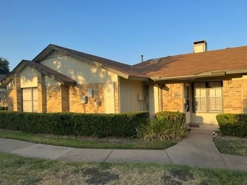 1913 Wyndemere Ln, Garland, TX, 75042-4663 | Card Image