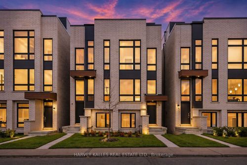 11 Innes Ave, Toronto, ON, M6E0B2 | Card Image