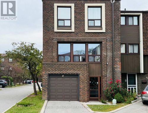 70 Spire Hillway Way, Toronto (Hillcrest Village), ON, M2H3A4 | Card Image