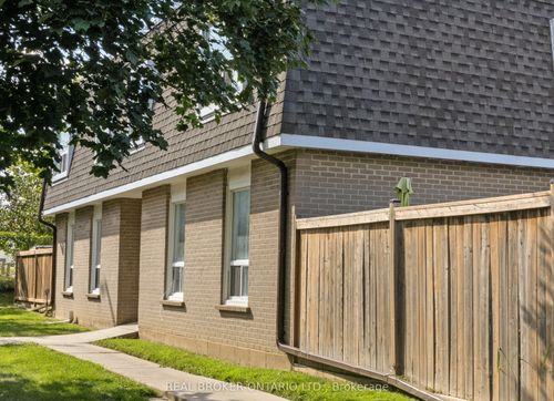 766 Walter St, Cambridge, ON, N3H4P3 | Card Image