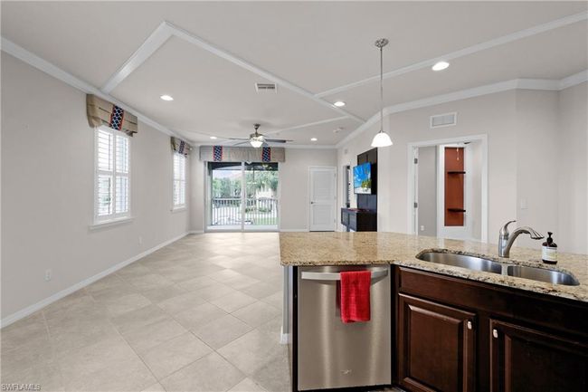 3 - 8564 Oakshade Cir, Condo with 3 bedrooms, 2 bathrooms and 1 parking in FORT MYERS FL | Image 12