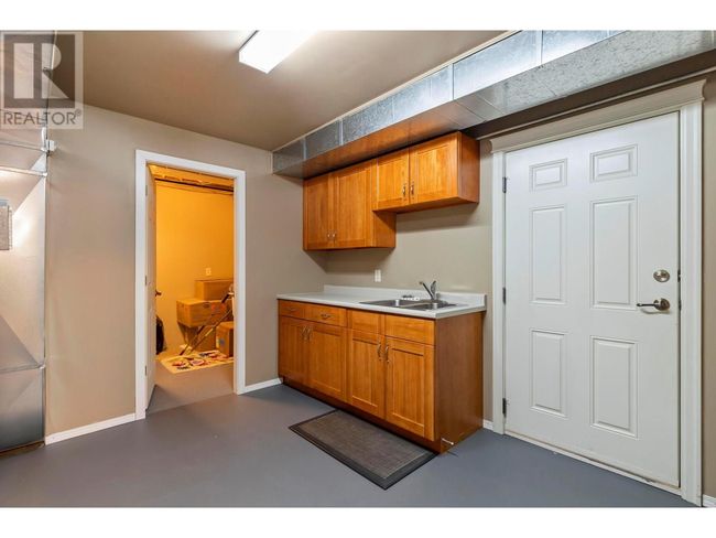 524 Curlew Dr, House other with 6 bedrooms, 4 bathrooms and 2 parking in Kelowna BC | Image 32