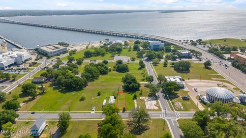 124 Cedar St, Biloxi, MS, 39530-4719 | Card Image