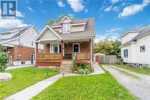 4586 5th Ave, Niagara Falls, ON, L2E4R6 | Card Image