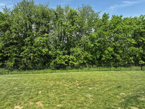 369 Frontier Dr, Clarksville, TN, 37043-2301 | Card Image