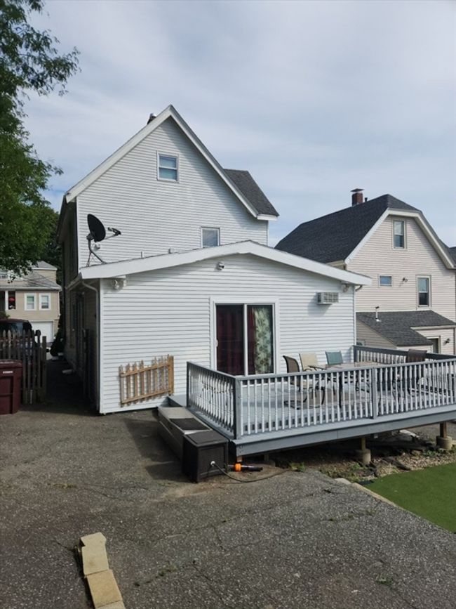 14 Russell St, Home with 6 bedrooms, 2 bathrooms and 5 parking in Everett MA | Image 27
