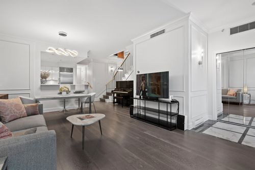 493 Broughton St, Vancouver, BC, V6G3E8 | Card Image